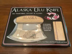 872847500742 ALASKAN ULU KNIFE Alaska Wooden Display Stand