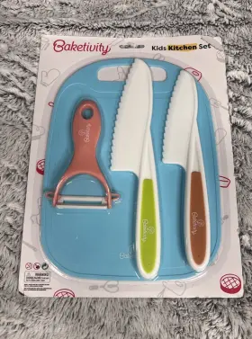 0802202154 BAKETIVITY Kids Knife Set Cutting Board Peeler