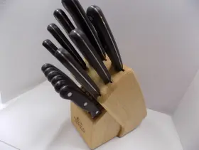 027979024158 CHICAGO CUTLERY Knife Block Set Serrated Edges