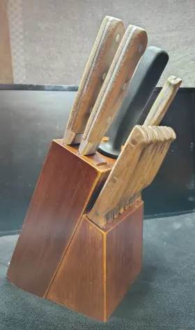 25H20BG CHICAGO CUTLERY Wood Handle Steel Knife Set Block