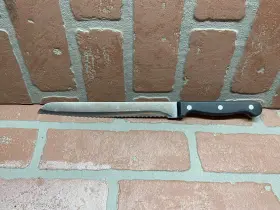 5G16D CHICAGO CUTLERY Serrated Blade Bread Knife