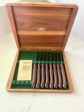 1059 CUTCO Table Steak Knife Set Wood Box