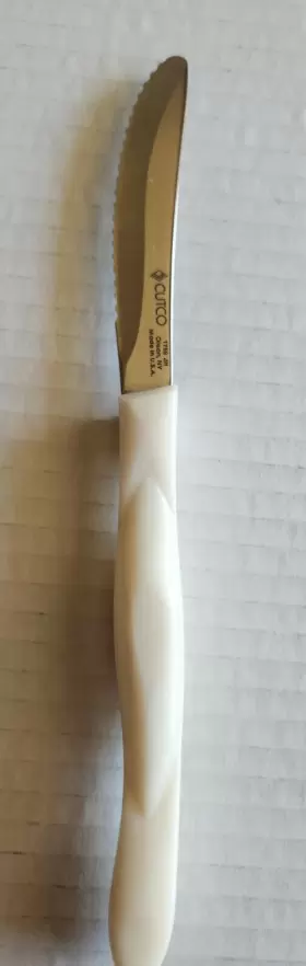1759-JH CUTCO Pearl Steak Table Knife Serrated