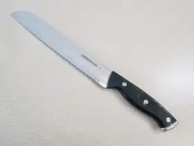 20M772 FARBERWARE Bread Knife