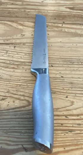 17516-200 J.A. HENCKELS Modernist Bread Knife