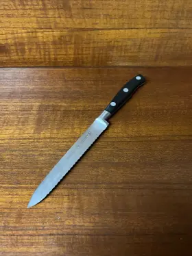 19000-130 J.A. HENCKELS INTERNATIONAL French Forged Serrated