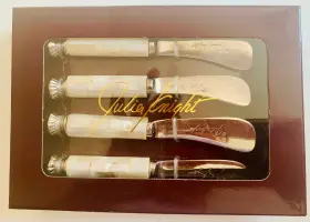 2470000 JULIA KNIGHT Mother Pearl Spreader Knife Set Box
