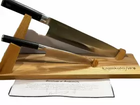 714449933477 KAMIKOTO Senshi Dual Knife Set Wooden Display