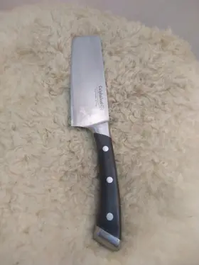 0863610 KITCHEN ESSENTIALS FROM CALPHALON Santoku Knife Stain