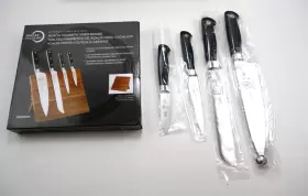 M20104 MERCER Culinary Genesis Knife Set Acacia Magnetic