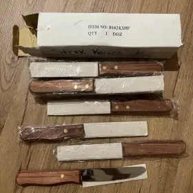 B142KSHF ONEIDA Wood Handle Steak Knives Box Set