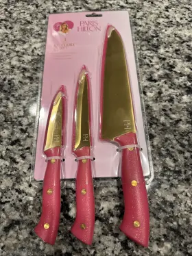 741393097573 PARIS HILTON Knife Set Tone Blades Pink Handle