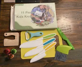 K03-999-01-FBA-02 RESICULIS Kids Knife Set Cutting Board
