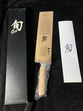 DM0702W SHUN Classic Blonde Santoku Knife Box #2