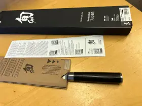 DM0776 SHUN Classic Hollow Asian Cooks Knife Box