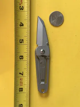 AUS-6 SURVIVOR Knife Keychain