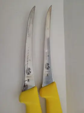 5.6608.15 VICTORINOX Fibrox Boning Knife Curved Safety Grip #3