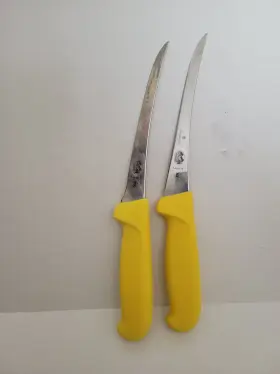 5.6608.15 VICTORINOX Fibrox Boning Knife Curved Safety Grip