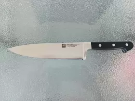 31021-200 ZWILLING Professionals Chefs Knife