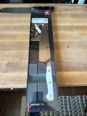 1009861 ZWILLING J.A. HENCKELS Pro Blanc Hollow Edge Santoku