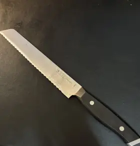 17316-200 ZWILLING J.A. HENCKELS Refined Bread Knife